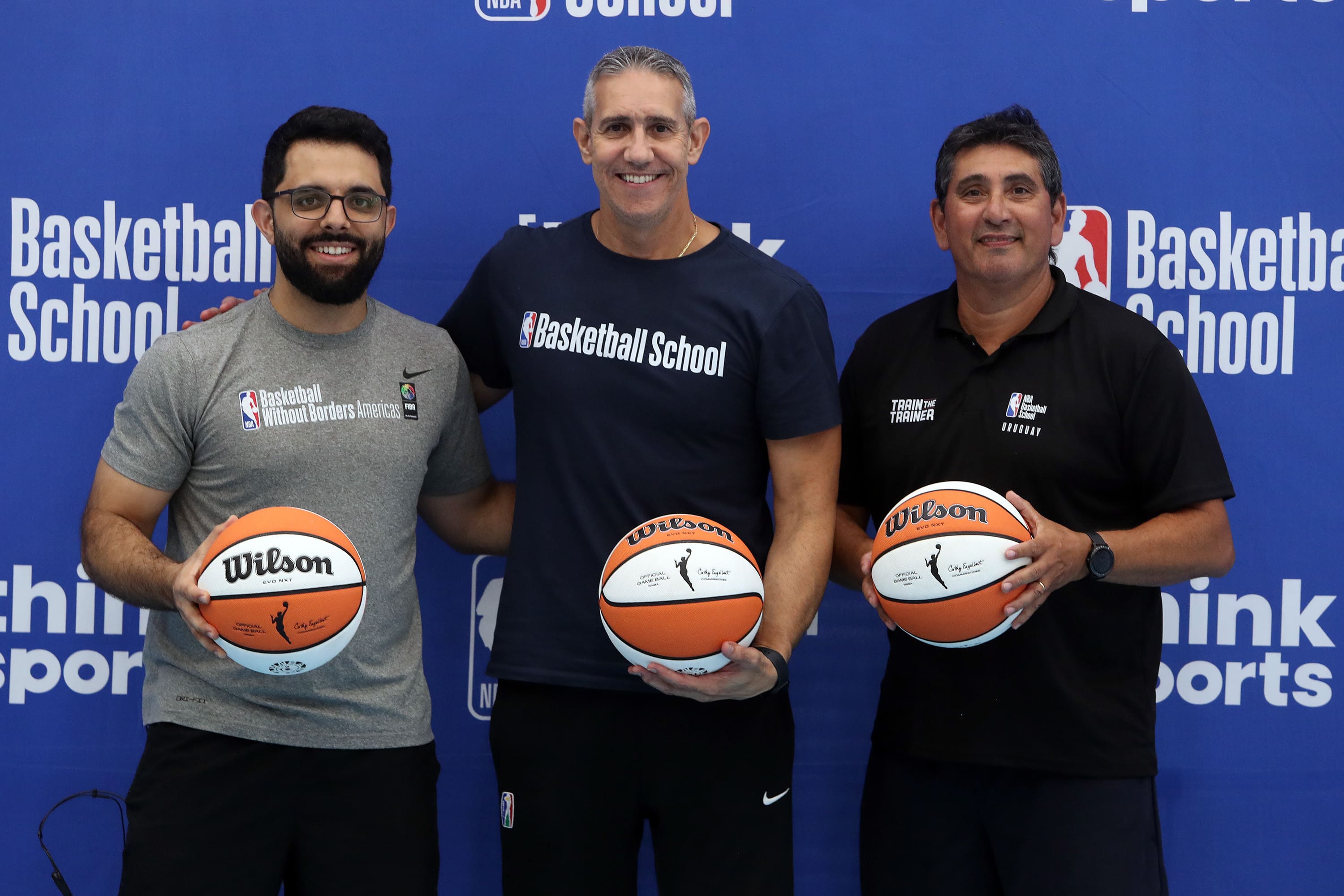 Foto de gestores da rede NBA Basketball School reunidos durante o Encontro de Licenciados